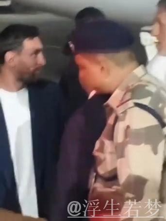 梅西抵达印度近万球迷机场热烈迎接